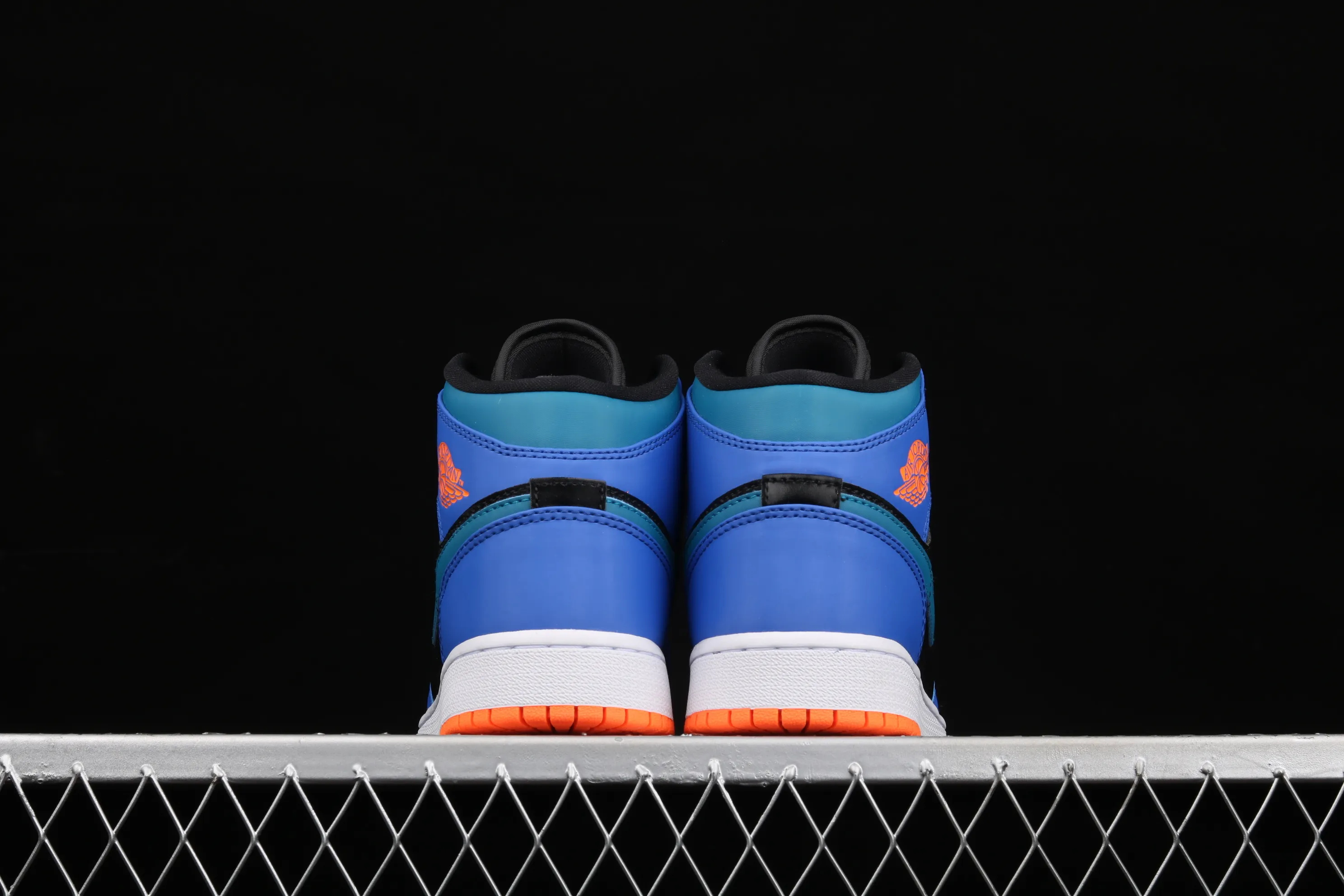 All categories Air Jordan Jordan series basketball shoes Air Jordan 1 Mid Air Jordan 1 Mid AJ1 Joe 1 patent leather black blue orange Zhongbang basketball shoes 554725-440
